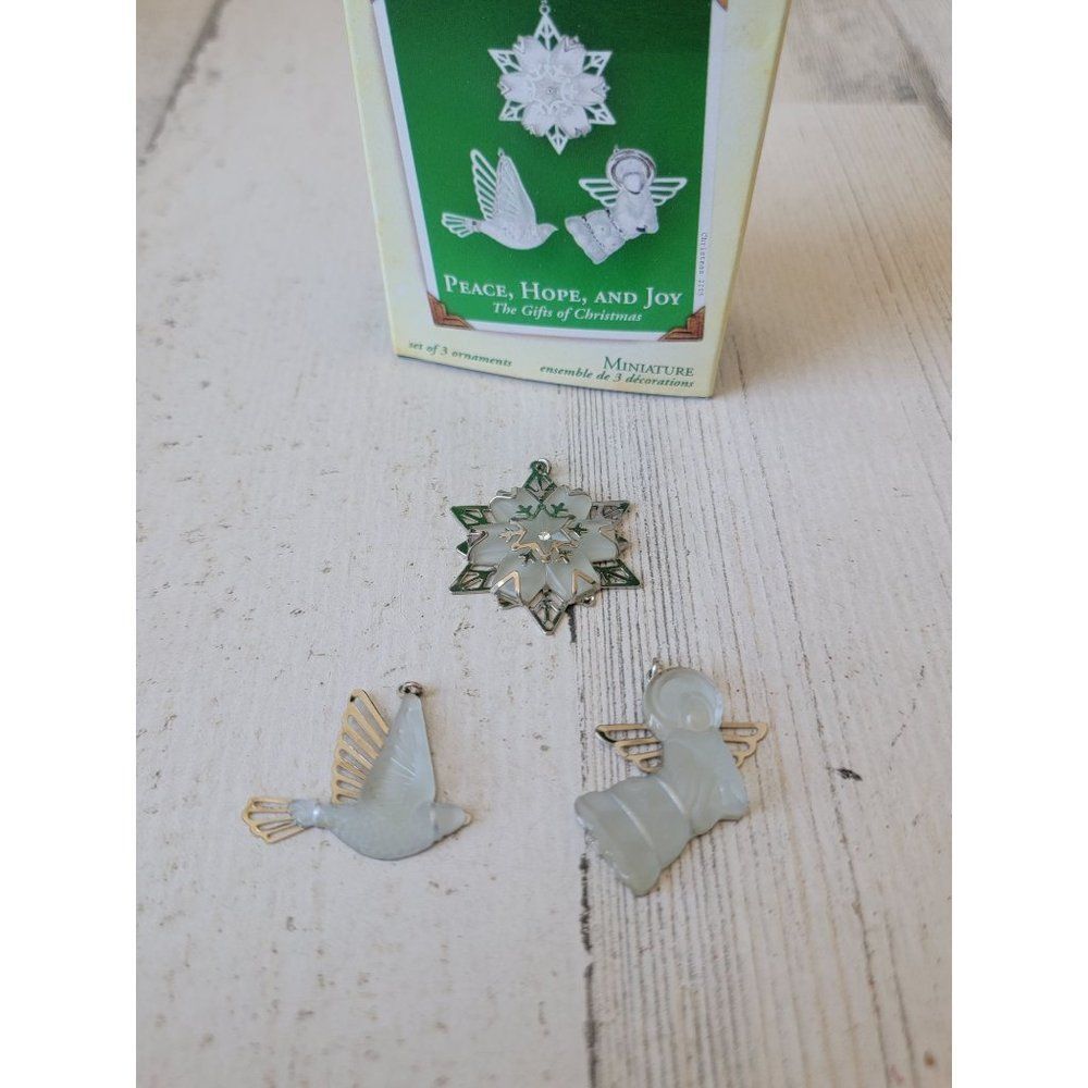 Hallmark 2005 peace, hope, and joy mini ornament Xmas